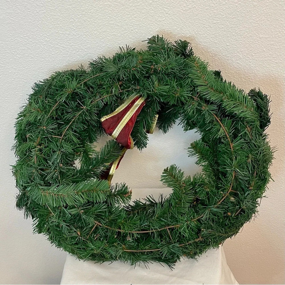 22” Artificial Classic Christmas Wreath With Burgundy And Gold Bow. - Picture 2 of 5